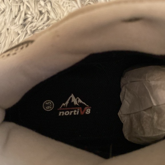 NWT Nortiv8 hiking boots - Picture 3 of 6